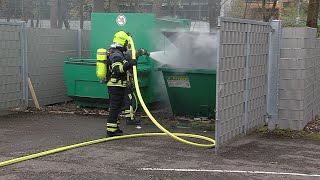Brand eines Müllcontainers in Eningen unter Achalm