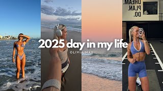 hello 2025! 4am routine, vision board, goal setting, mental health update, training, meals...