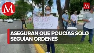 Familiares de dos policías detenidos exigen su libertad