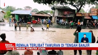 MIRIS! 2 Geng Remaja di Medan Tawuran di Tengah Banjir#iNewsSiang 0103 1