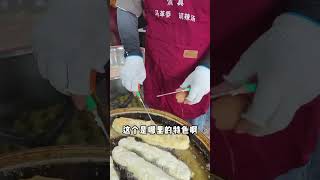 西安街头鸡蛋杠子油条泡着胡辣汤里面吃 真的特别好吃～