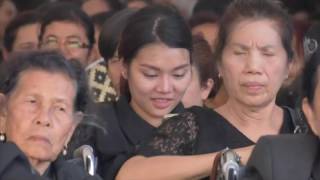 ประชาชนแน่นสนามหลวงช่วงวันหยุด | 04-12-59 | ไทยรัฐนิวส์โชว์ | ThairathTV