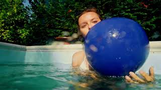 178 Bouncing a ball on a camera