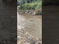 ngeri lihat nya‼️terlihat dua org pemancing nekad mancing spot ekstrim di bawah tebing batu shorts