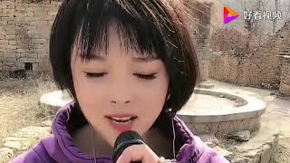 演唱歌曲《阿爸阿妈》，阿爸阿妈给我温暖的家，太阳一样的爱啊