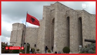 Kruja, qyteti i bekuar - Aty ku turistët tërhiqen, jo vetëm nga historia dhe tradita | RTSH