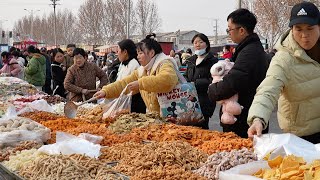 Super exciting big market, huge fried dough sticks, huge crowds of people