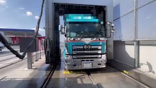 大型トラック洗車機 洗車手順。 대형 트럭 세차기 세차 순서.  Heavy truck car wash machine car wash procedure.