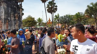 พาทีมงานหนีเที่ยว ไหว้พระธาตุอิงฮังคนเยอะมากเลย สาธุบุญเผื่อพี่น้องทุกคนเด้อ.