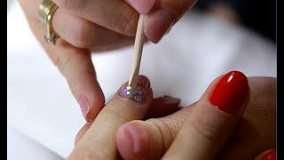 Piros körmök Holo NailArt Dots díszítővel - Trendmánia 2018.04.