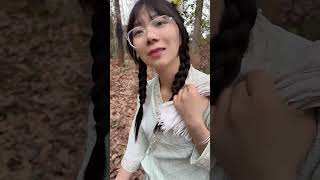 旅游在 热带雨林 东南亚地区的大山里遇到了一位 美丽的少数民族小姑娘   #中缅边境#六国交界#老挝山#记录真实生活 #乡村守护人 #我的乡村生活