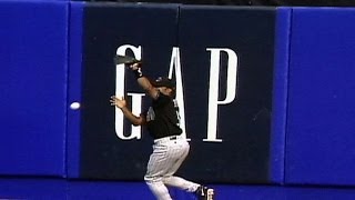 1999 NLDS Gm4: Tony Womack drops fly ball in right