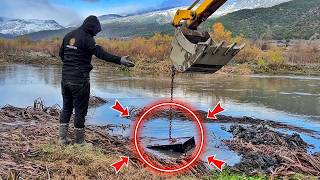 We Found Abandoned Old Safes In The River! Big Treasure Hunt.  ( We Called The Police )