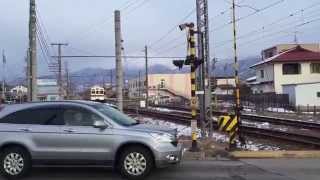 長野電鉄柳原駅　下り普通電車待機、上り特急電車通過！-信州「てっちゃんシリーズ」