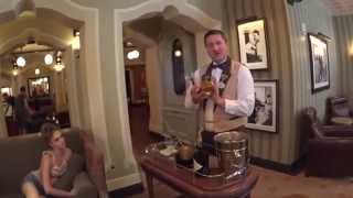 The 1901 Lounge @ California Adventure - Making a Gin Martini