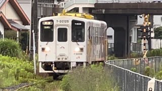 伊万里駅に入線するキハ125ｰ7『肥前やきもの園』ラッピング車両