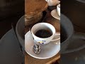 サイフォン式コーヒーをカップに注ぐ cafe coffee コーヒー