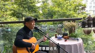 歌曲《送别》由艺术家李叔同作词，历经几十年传唱经久不衰