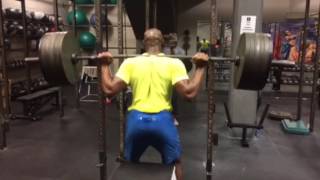 Asafa Powell squatting 585