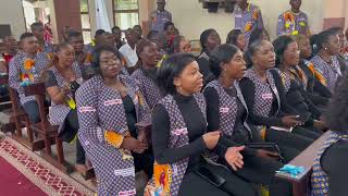 Banzelu banso (Edgar Vahemba) par la Chorale Sainte Thérèse de l’Enfant Jesus.