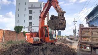 DOOSAN DX-300-LC-HD Excavator Dig mud Dirt To prepare drainage and roads Be Tong