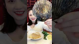 This Scallop is so BIG! She literally eats this RAW! #shorts