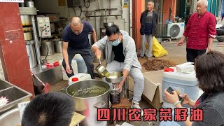 今年第一批菜籽油出炉啦！道哥难掩兴奋来打包，现场好热闹