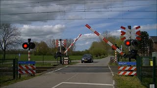 Spoorwegovergang Tricht // Dutch railroad crossing