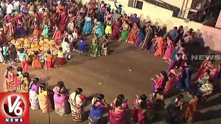 Atukula Bathukamma Festival Celebrations In Vanasthalipuram | Hyderabad | V6 News