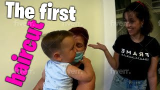 The first haircut in the hair salon - Ilija gets a haircut - Baby cries