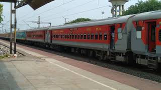 12329 WEST BENGAL SAMPARK KRANTI EXPRESS CROSSING DANKUNI JN RAILWAY STATION.