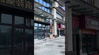 店铺门头广告装饰的选材而烦恼呢为什么不试试铝合金波浪板呢它不仅防火防潮款式和颜色还多样化非常适合用于店面门头招牌