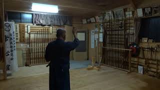 【知新流手裏剣術】～反転三間打ち～　Chishin-ryu Shuriken-jutsu \