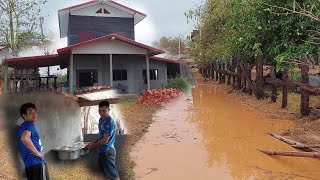 ฟ้าร้องฟ้าแตกดังลั่นบ้านฝนตกหนักทีบ้านป่าบ่าวต่ายช่วยพ่อน้องอาเนยทำครัวทีล้างจานมาลุ้นนำกันจร้า