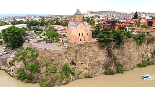 🇬🇪 GEORGIA Tbilisi Metekhi Church טביליסי גיאורגיה עם רחפן მეტეხის ღვთისმშობლის შობის ტაძარი DJI M3P