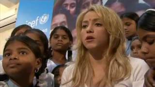 Shakira  incontra le spose-bambine dell'India