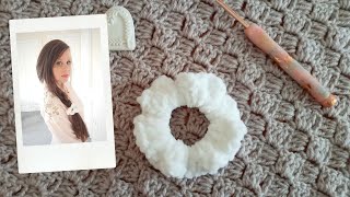 CROCHET EASY SCRUNCHIE UNDER 10 MINUTES | Crochet A Velvet Scrunchie DIY Beginner Tutorial