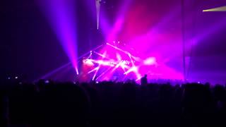 Calvin Harris live from Earls Court, London 20/12/2013 (3 of 4)