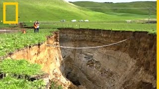 Se abre un socavón de 200 metros en Nueva Zelanda | National Geographic en Español