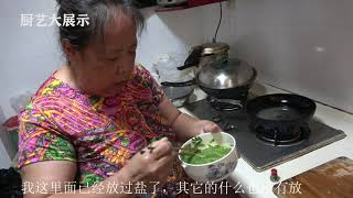 韭菜鸡蛋饼最简单的做法，手不沾面，筷子两搅，出锅后孩子抢着吃