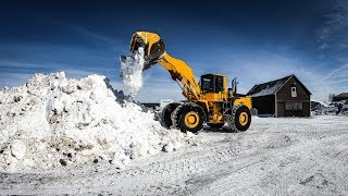 MASSIVE QUARRY LOADER MOVING BIG SNOW!!