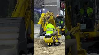 Little Giant: la miniexcavadora Komatsu PC01 funciona como una excavadora grande #shorts