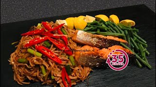 Surinaamse Bami met gegrilde zalm en verse groenten