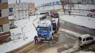 Грузовик переехал пешехода в Холмске