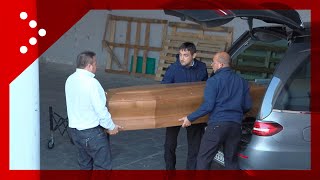 L'Aquila, terminata autopsia Messina Denaro: un carro funebre arriva all'ospedale