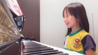 Amanda Piano World 教5歲鋼琴學生彈「快樂學鋼琴-健素糖」