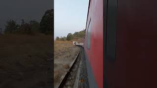 15068 Bandra Terminus-Gorakhpur Weekly Express with KYN WAP7 going through the tunnels of Budni.🚇❤️🔥