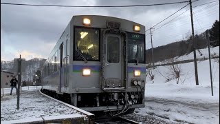 留萌線大和田駅を発車するキハ150