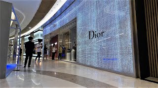 Luxury stores in Lotte World Tower...