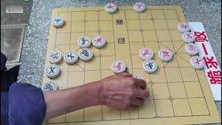 老頭深受打擊，質問孫浩宇大師：我是黑龍潭棋王，你是何方神聖